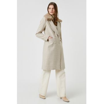 Palton din amestec de lana - cu model in carouri si garnituri de blana sintetica