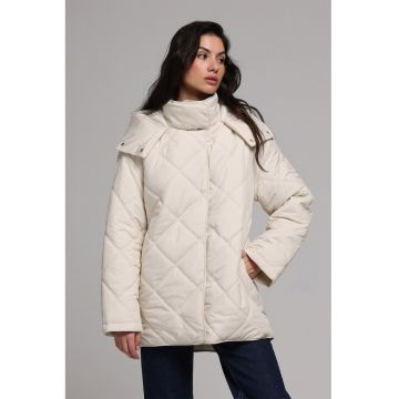 Geaca matlasata cu guler inalt - Crem