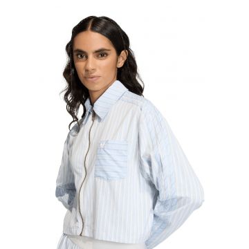 Jacheta-camasa crop cu model in dungi si fermoar - Alb/Albastru glaciar