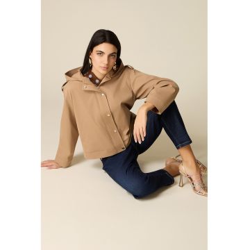 Jacheta cu gluga si doua buzunare - Maro camel