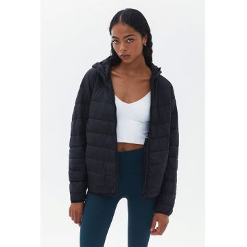 Jacheta matlasata cu fermoar - Negru