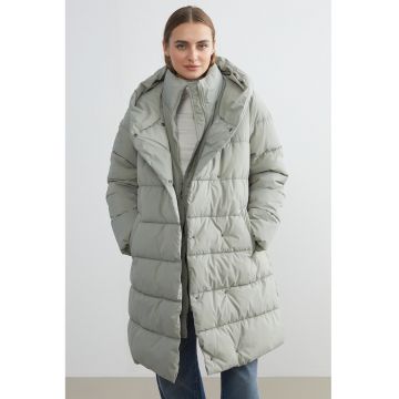 Geaca matlasata cu gluga