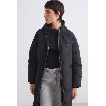 Geaca matlasata cu gluga