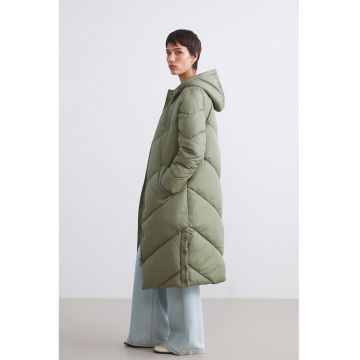 Geaca matlasata cu gluga