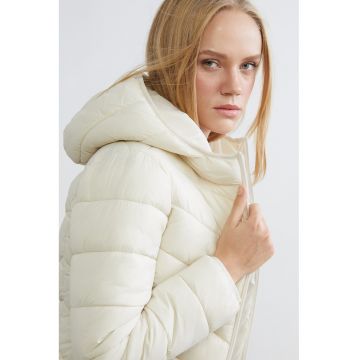 Geaca matlasata cu gluga - Alb fildes