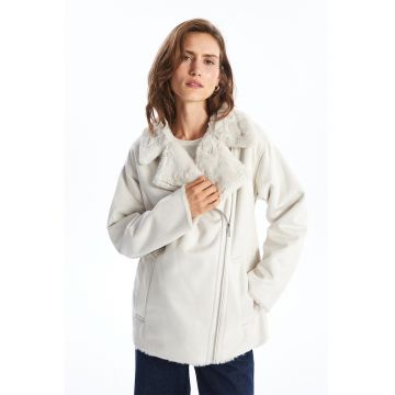 Geaca scurta cu guler din blana sintetica