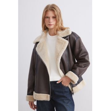 Haina lejera cu fermoar