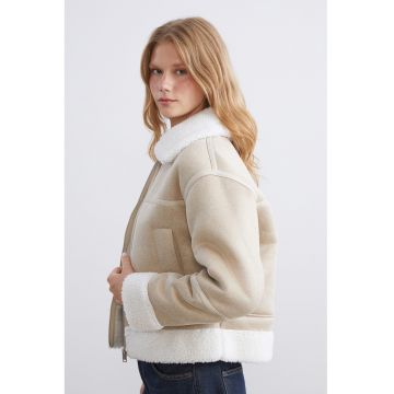 Jacheta cu maneci cazute