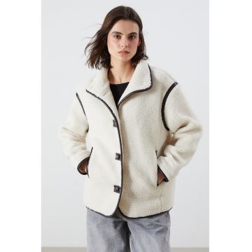 Jacheta lejera din teddy