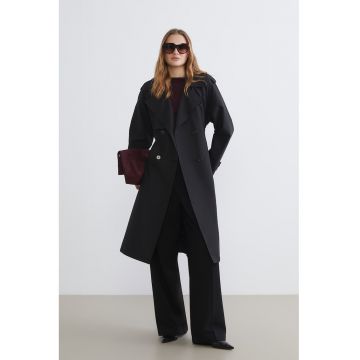 Trenci cu revere decupate