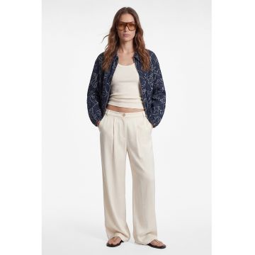 Jacheta bomber cu model floral si guler clasic - Albastru inchis/Alb optic