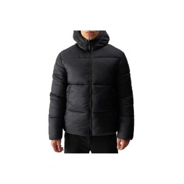 Jacheta sport barbati  matlasata - hidrofuga - cu gluga - neagra - poliester -