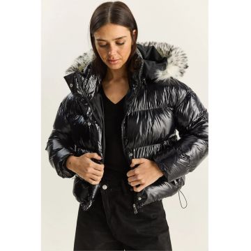 Geaca de puf cu gluga  neagra