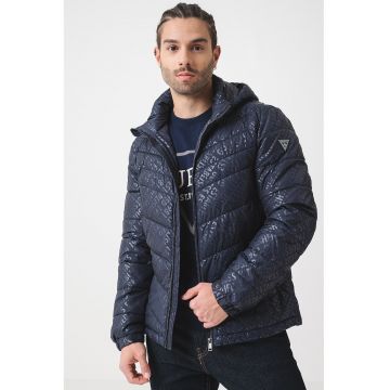 Geaca cu gluga si finisaj rezistent la apa