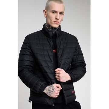 Jacheta regular fit cu finisaj rezistent la apa si mansete elastice - Negru