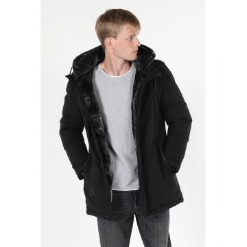 Geaca cu vatelina - gluga si buzunare oblice Geaca cu vatelina - gluga si buzunare oblice