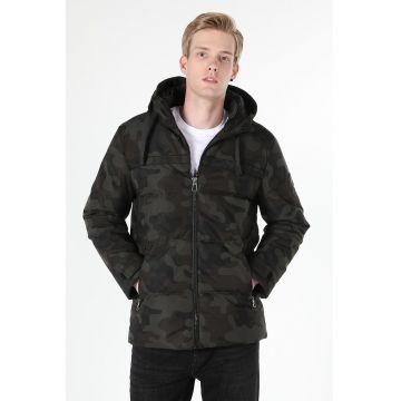 Geaca cu model si gluga Geaca cu model si gluga