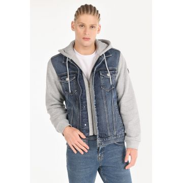 Jacheta din denim cu maneci si gluga contrastante