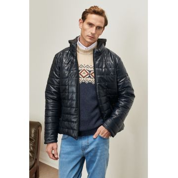 Geaca matlasata cu gluga detasabila