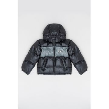 Geaca lejera cu tehnologie Therma-FIT