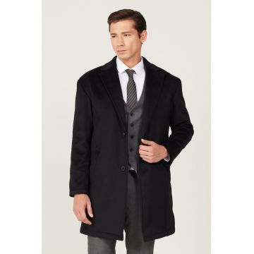 Palton cu revere decupate