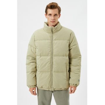 Geaca cu vatelina si guler mediu