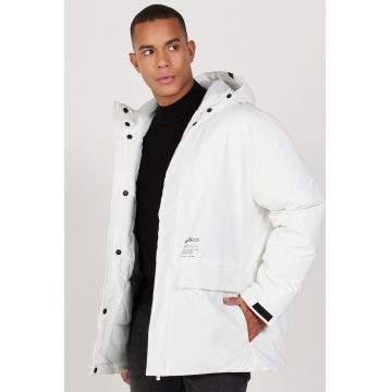 Geaca cu gluga si buzunare cu clapa Geaca cu gluga si buzunare cu clapa