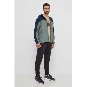 Fjallraven geaca High Coast Wind Jacket barbati, culoarea verde, de tranzitie, F82606 Fjallraven geaca High Coast Wind Jacket barbati, culoarea verde, de tranzitie, F82606