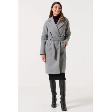 Palton cu model petrecut si cordon in talie