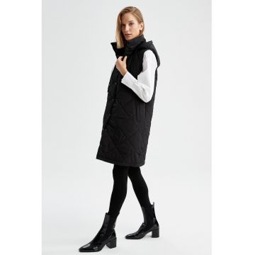 Vesta matlasata relaxed fit cu gluga