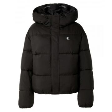 Geaca Calvin Klein LOGO SHORT HOODEDPUFFER Geaca Calvin Klein LOGO SHORT HOODEDPUFFER