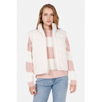 Vesta matlasata cu guler inalt Vesta matlasata cu guler inalt