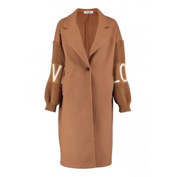 Haina cu revere decupate