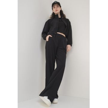 Jacheta crop cu fermoar si guler inalt