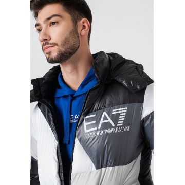 Geaca cu model colorblock