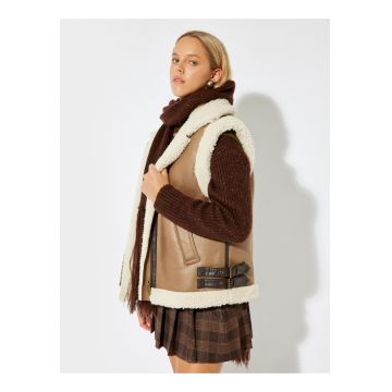 Vesta din piele ecologica cu garnituri din blana shearling sintetica