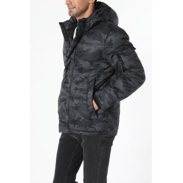 Geaca cu model camuflaj