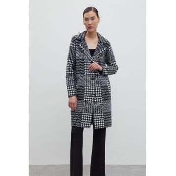 Haina pufoasa cu model houndstooth