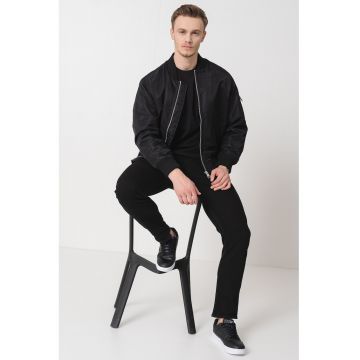 Jacheta bomber lejera cu buzunare laterale