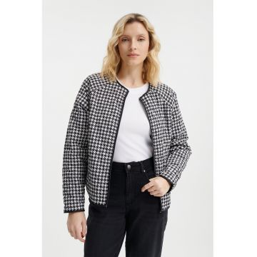 Jacheta cu model houndstooth