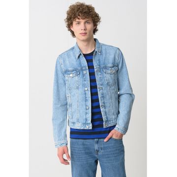 Jacheta de denim cu buzunare pe piept