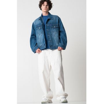 Jacheta lejera din denim cu model in dungi si aplicatie logo