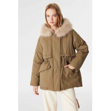 Geaca parka cu garnitura de blana sintetica