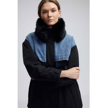 Jacheta cu detalii de blana sintetica si denim