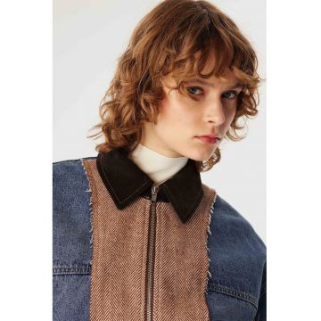Jacheta de denim cu garnituri contrastante