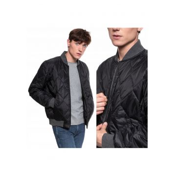 Jacheta De Tranzitie -  Jacheta Bomber - Croiala Normala - Inchidere: Fermoar - Compozitie Material: 100% Poliamida - Numar De Buzunare: 2 - Negru