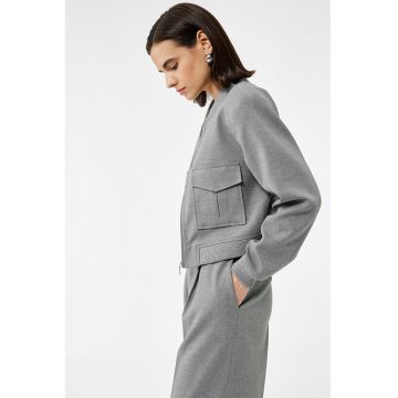 Jacheta crop cu buzunare cu clapa