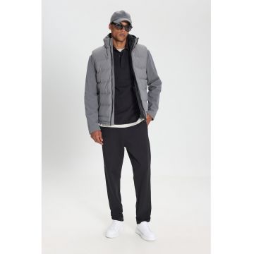 Jacheta cu design 2-in-1 si gluga