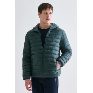 Jacheta slim-fit cu vatelina si gluga