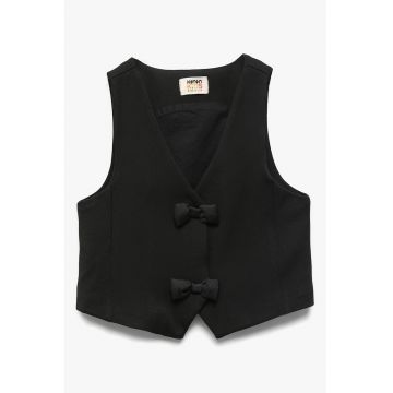 Vesta cu model uni si nasturi